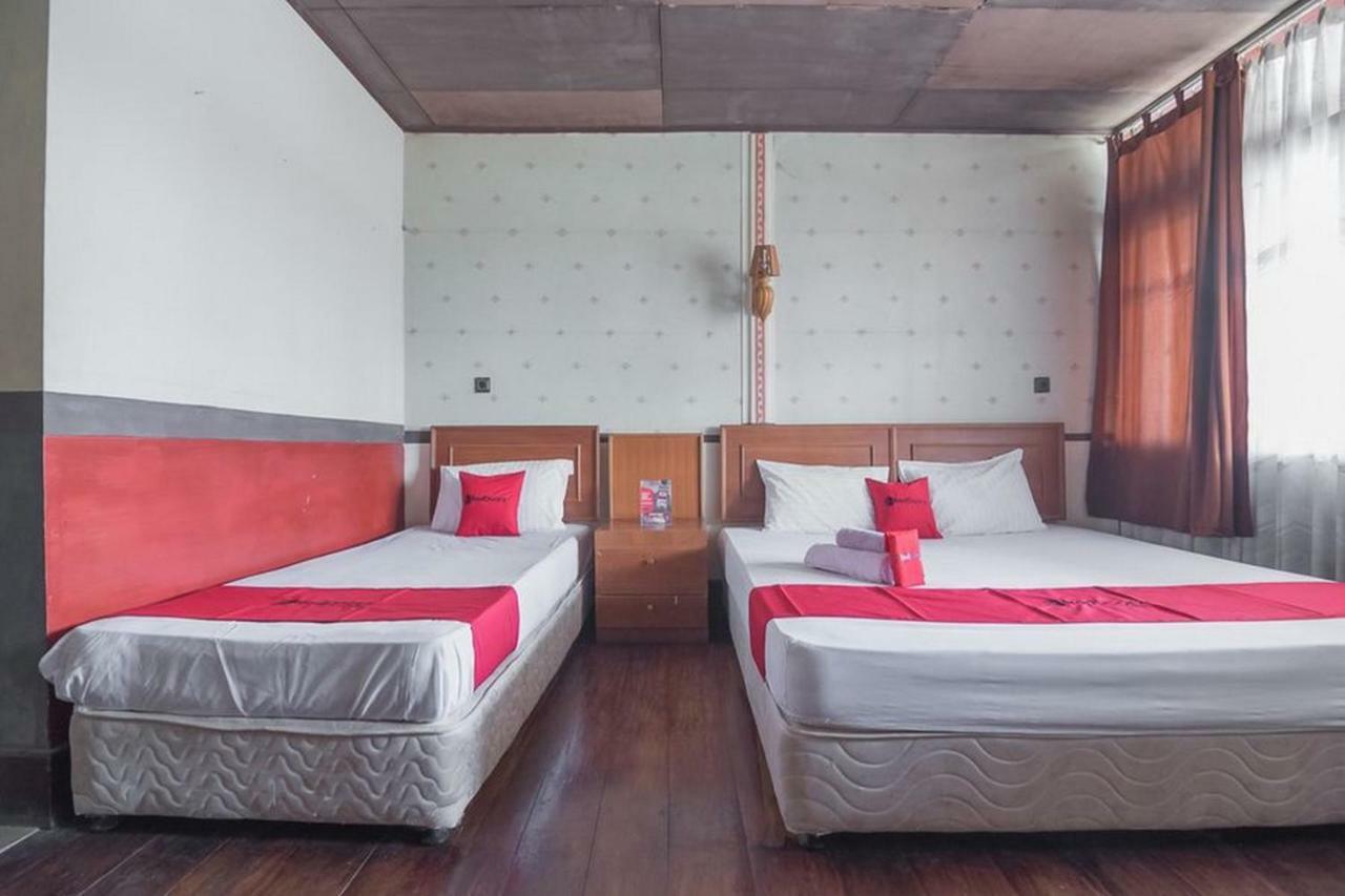 Hotel Reddoorz @ Maribaya Street Lembang Exterior foto