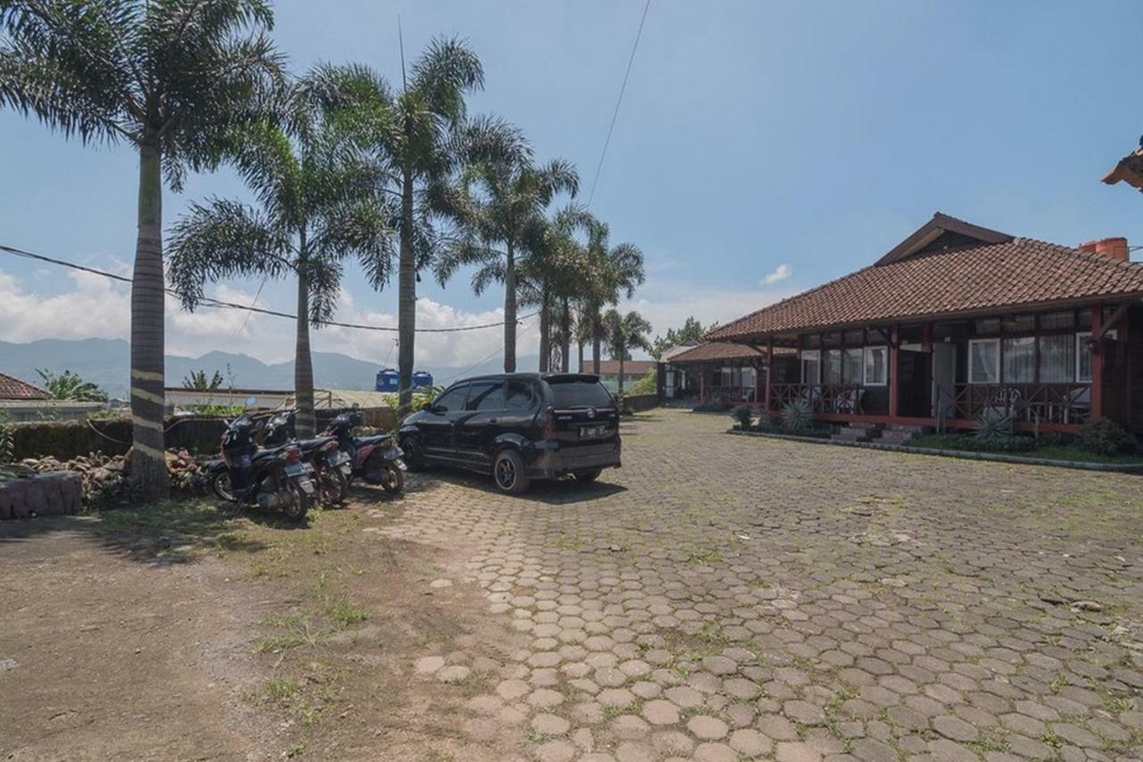 Hotel Reddoorz @ Maribaya Street Lembang Exterior foto